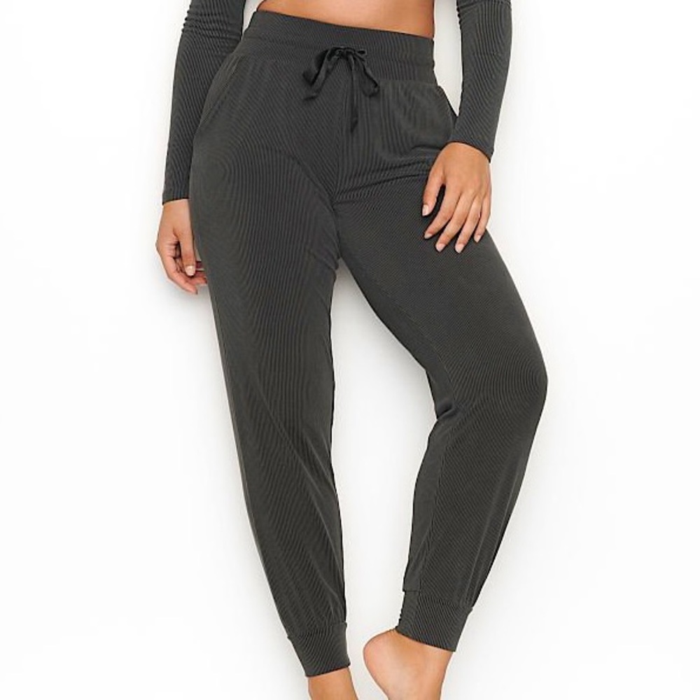 NWOT VS Ribbed Joggers